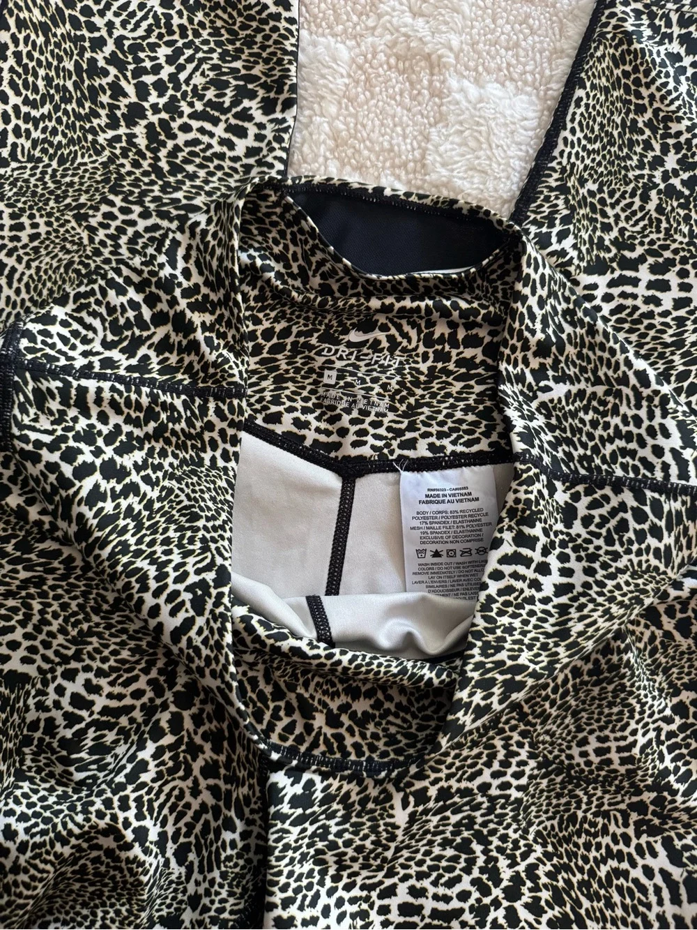 Woman’s Nike One Dri-FIT Leopard Print 7/8 Leggings M